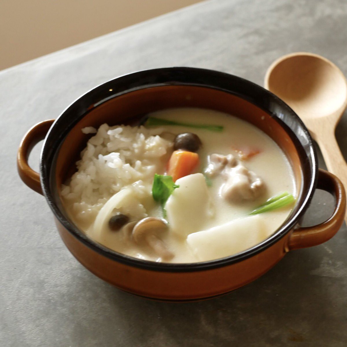 ご飯にかけるおいしさも認められたい スープ作家 有賀薫さんのツイートから シチューかけご飯 を考える Togetter ご飯にかけるおいしさも認められたい スープ作家 有賀薫さんのツイートから シチューかけご飯 を考える Togetter