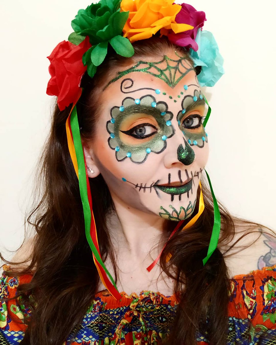 abejamielera_'s tweet photo. #DiaDeMuertos Inspirada por @BeautyBlendIns con su #Makeuptober
☠️💐💙❤️💜🧡💚💐☠️ https://t.co/bjF07y5fxa