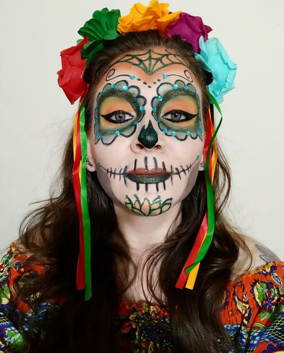 abejamielera_'s tweet photo. #DiaDeMuertos Inspirada por @BeautyBlendIns con su #Makeuptober
☠️💐💙❤️💜🧡💚💐☠️ https://t.co/bjF07y5fxa