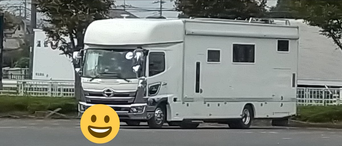 Aol Auf Twitter うぉ 日本でもやはりトラックベースのキャンピングカーあったか ベンツのアクトロス 10t車ベース のキャンピングカーあるけど あれが3億位だっけか あれできるなら日本車でもできるよね 三菱ふそう 日産ディーゼル いすゞ 日野 夢が広がり