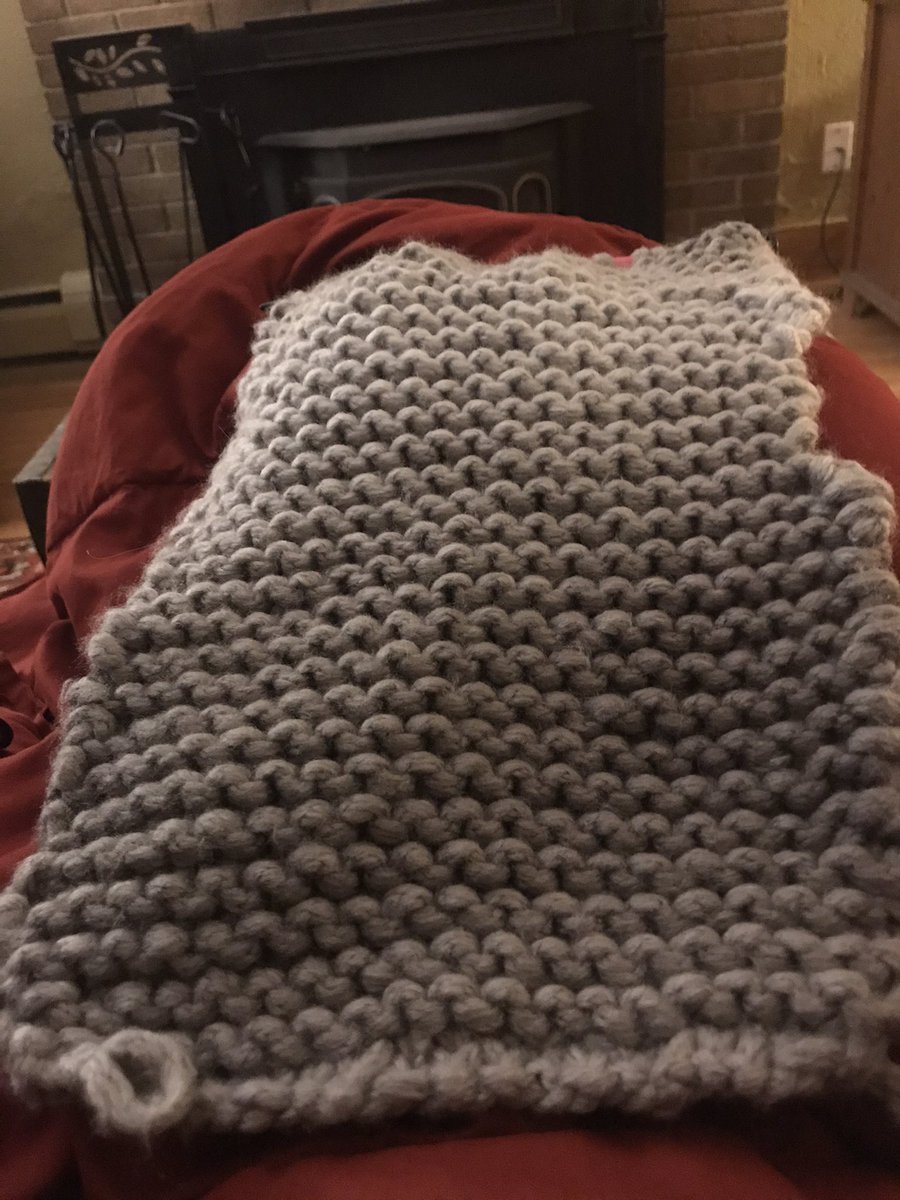 lpinbrez's tweet photo. New hobby! #knitting #noteasyforme https://t.co/8nbLVMGUe7