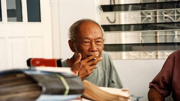 Demokrasi bukan dimulai oleh organisasi, tapi oleh individu yang demokratis sejak dari rumah, di jalanan, dalam otak, dalam perbuatan.

---Pramoedya Ananta Toer

#Pramquotes