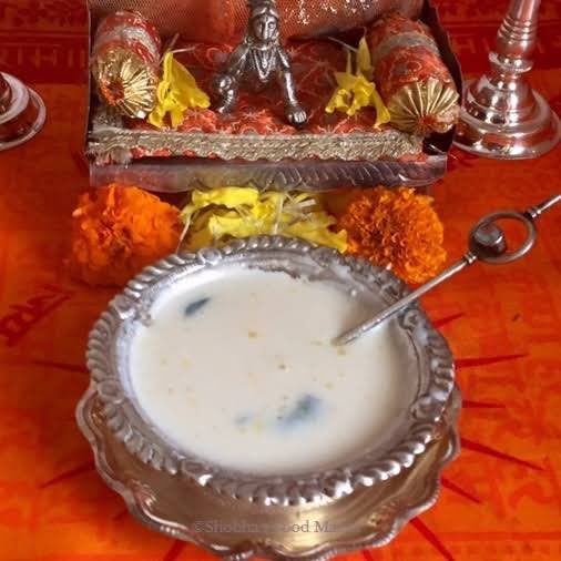  #THREAD PANCHAMRITAपयोदधि घृतं चैव मधु च शर्करायुतं । पञ्चामृतं मयानीतं स्नानार्थं प्रतिगृह्यताम् ॥Panchamrita Abhishek is a Hindu ritual performed at all homes and temples where the idols are bathed with Panchamrita with chanting of mantras. @RatanSharda55  @VikasSaraswat