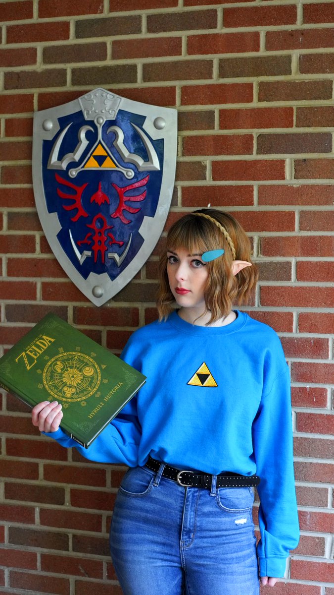 Daef_Byrns's tweet photo. I hope everyone had a safe and healthy Halloween! Liz and I dressed as Link and Zelda inspired by @_yapsharlene's art and played #BreathoftheWild on my twitch channel!
https://t.co/wZTAf2sZBM https://t.co/RVtXTCXG3I