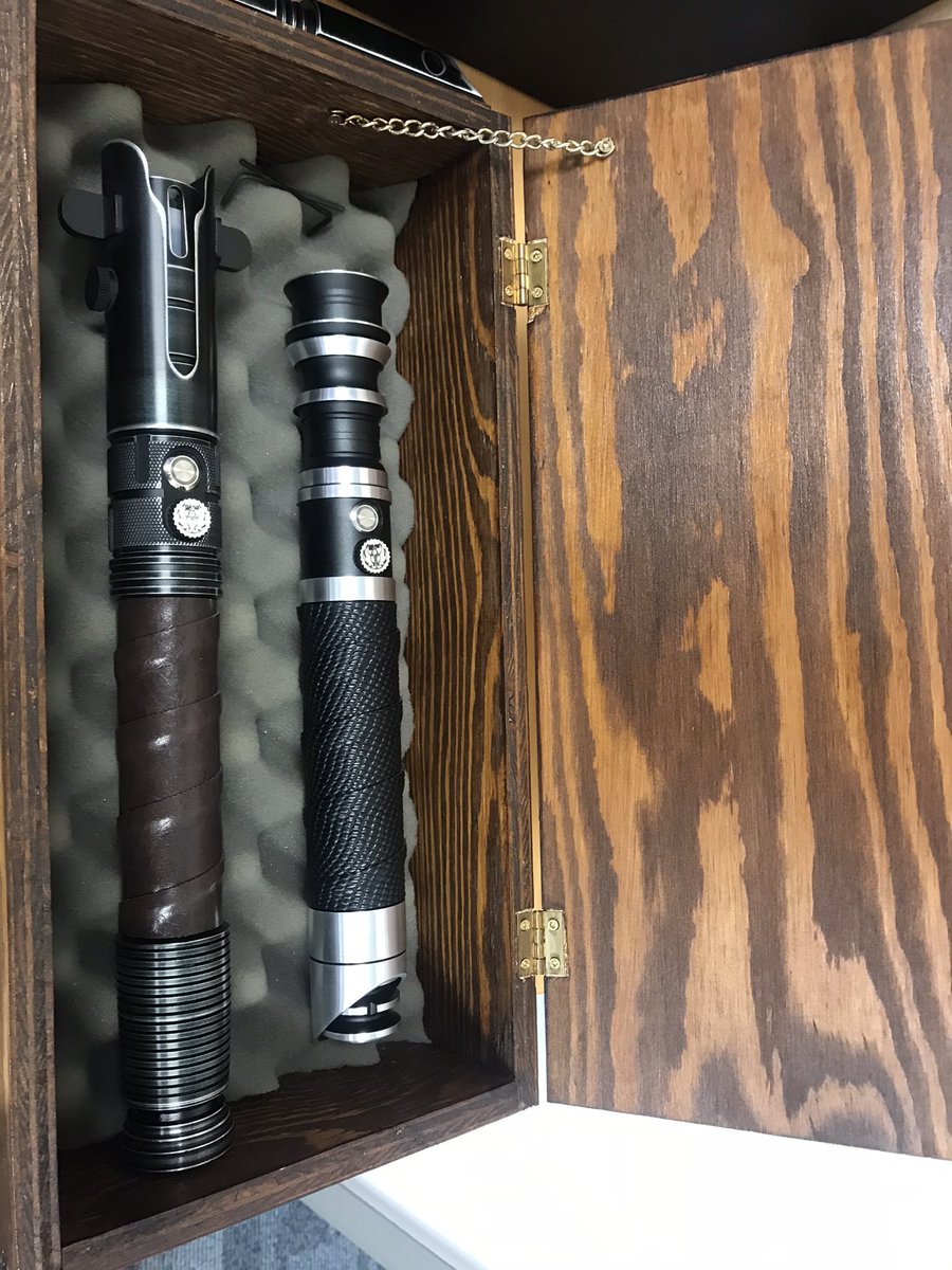 Greasemonkey_nz's tweet photo. Finished the box just in time for my custom sabers to arrive! #thisisgettingoutofhand #nowtherearetwoofthem #lightsaber @RahulKohli13 Iโve shown you mine if youโll show us yours (lightsabers) https://t.co/Jn54H8mPXI