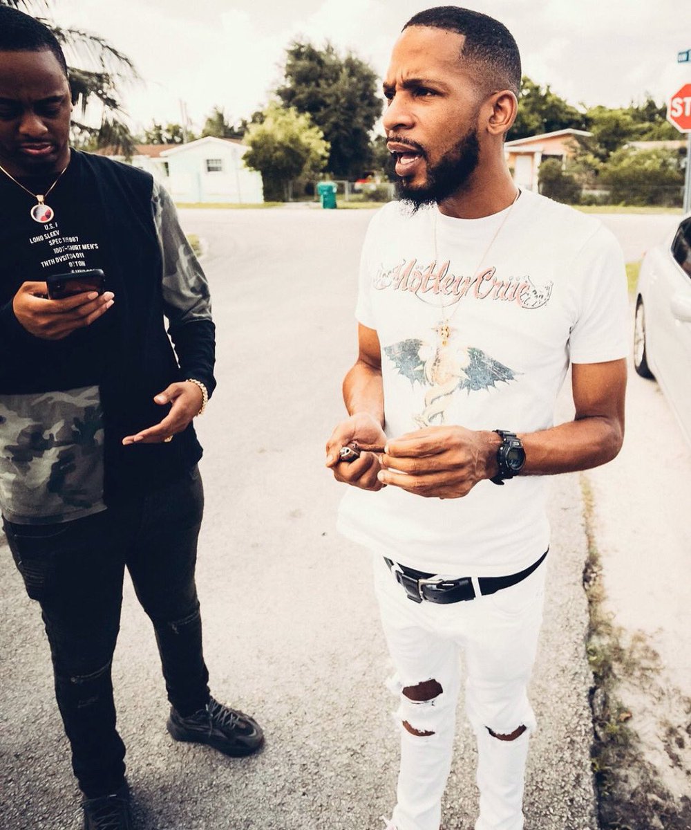 FymLew's tweet image. Full time father ✔️ Full time hustler ✔️ solid as they come 🤞🏽💯 #ProviderAndProtector