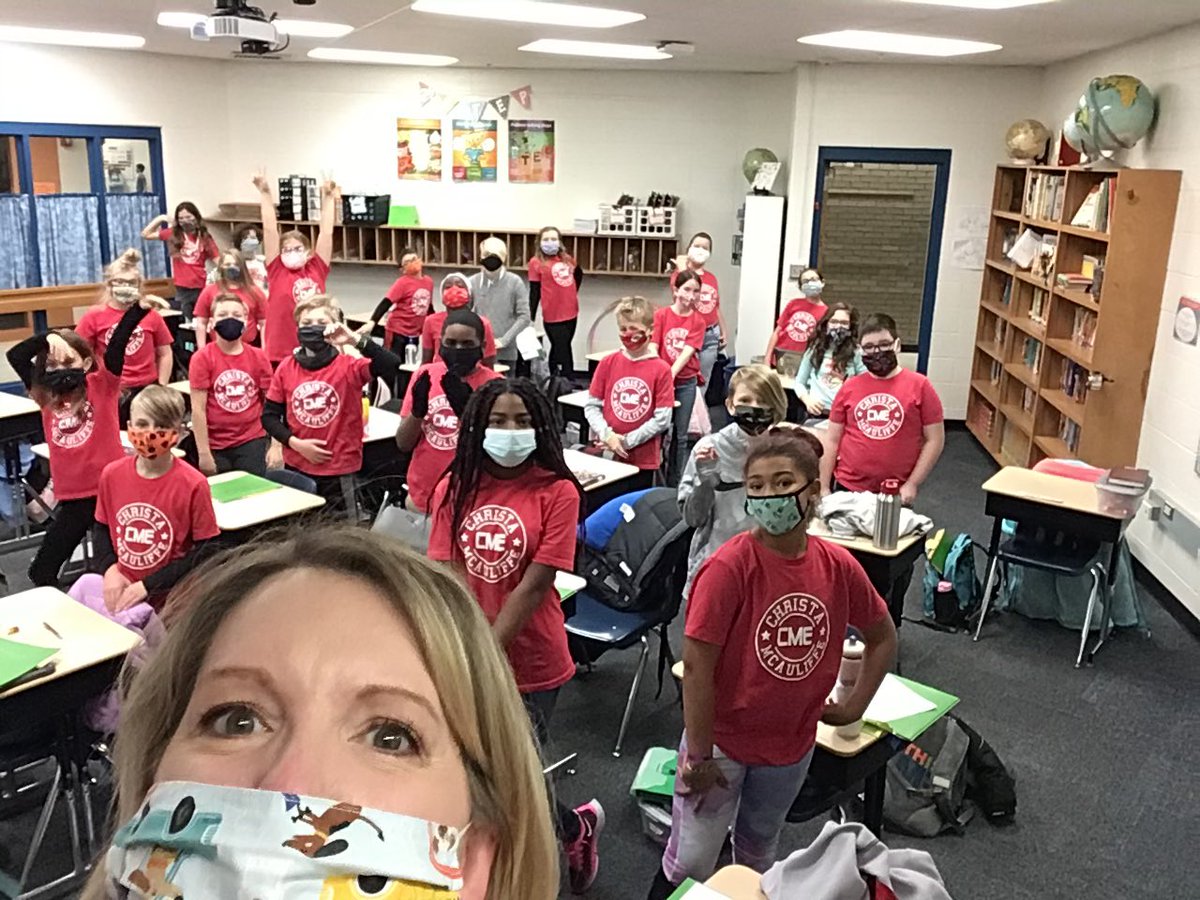 Mrs_Moxness's tweet photo. This was us #daytwo #together https://t.co/e2hHfAlpby