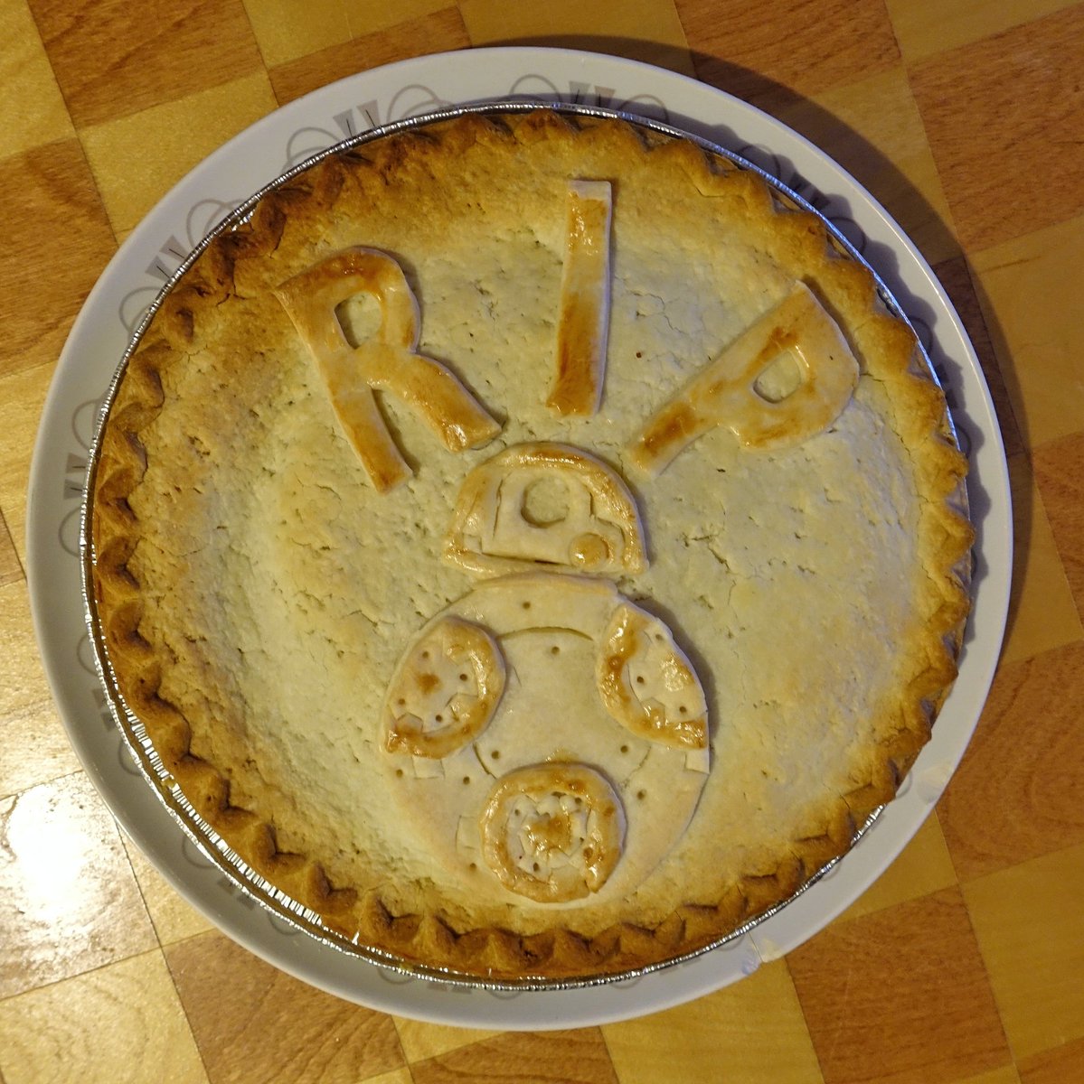 cbc9000's tweet photo. All bumpers deserve to be used at least twice. Here is my Halloweekend THXgiving XMAS crossover pie #birdspieview #RIPBB8
@UncleBryson @patrickcotnoir
@bumperfactory
@GLucasTalkShow @GriffLightning @connorratliff @planetscumlive @G00PG00P https://t.co/9uiRlff0hx