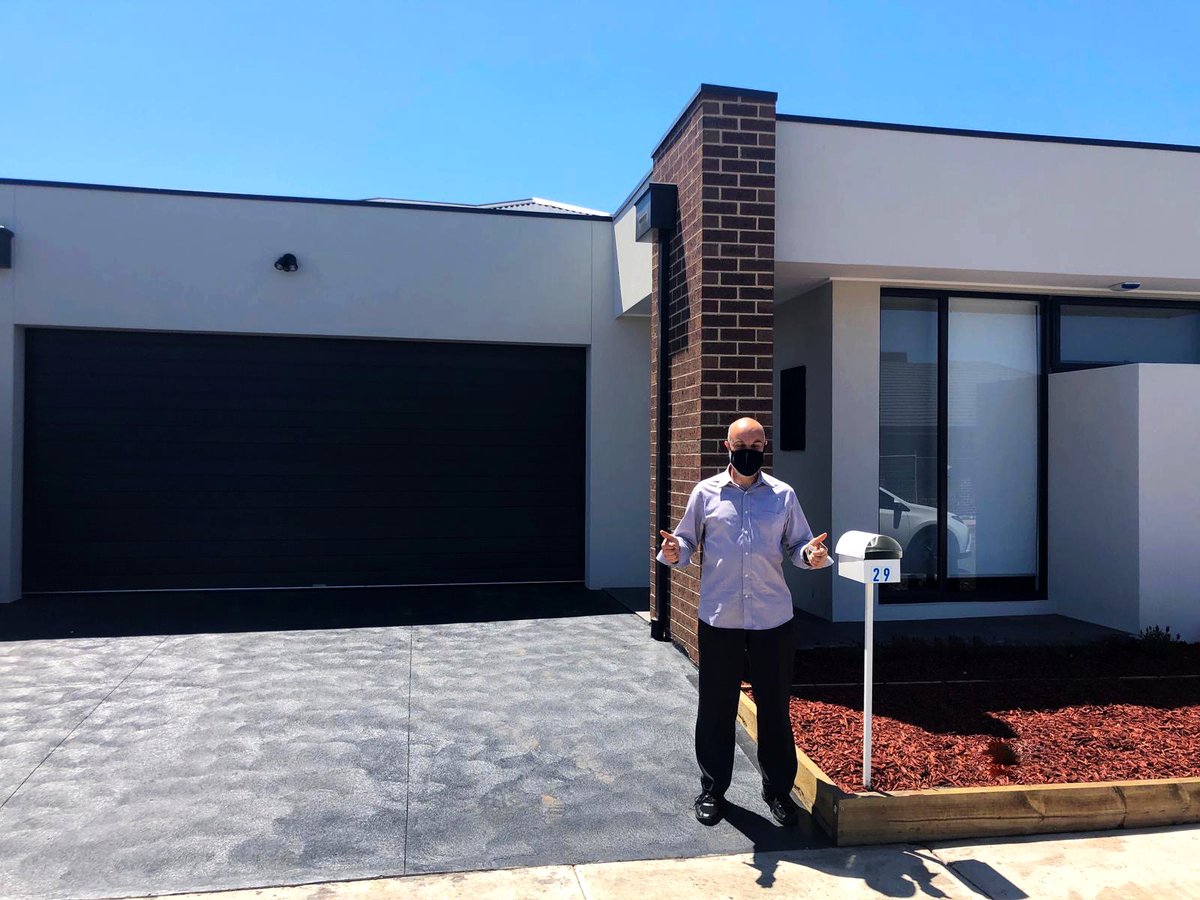 WealthforLifeIn's tweet photo. Another extremely happy client at hand over of their next investment property 😎
#portfoliobuilding #secureretirement #investment #wealthforlife
https://t.co/7HrcHleu63 https://t.co/d77PIIRc0Z