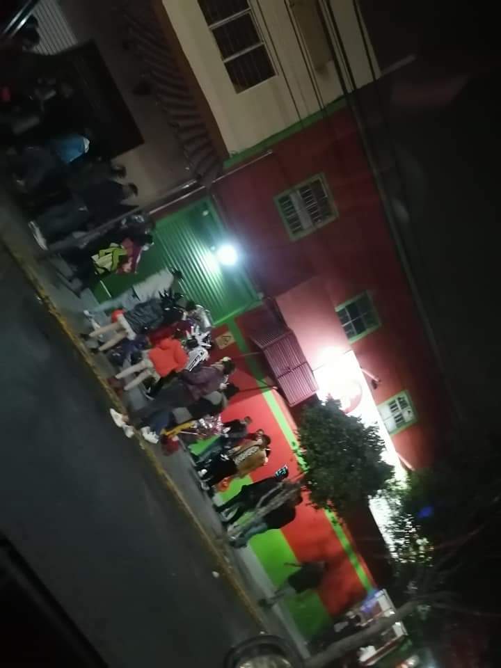 neo_freddy's tweet photo. @C5_CDMX  atención aquí, en plena pandemia decenas de personas pidiendo calaverita en sur 16 agrícola Oriental Iztacalco #Pandemia #cuarentea #DenunciaCiudadana https://t.co/PBuml1qUG3