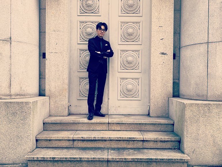 yoyo_magician's tweet image. ついにチケット販売されました‼️

THREE MENの第二回公演

写真は3人で横浜で撮った！
素敵でしょう？？

@wearethreemen 
@ryokunmagic 
@Yurimagician 

#threemen #magician #マジック #オンラインマジック #マジシャン #横浜 #スーツ男子 #マジックショー #memory #iphone撮影 #osmand