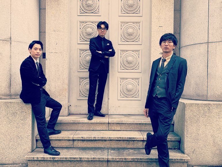 yoyo_magician's tweet image. ついにチケット販売されました‼️

THREE MENの第二回公演

写真は3人で横浜で撮った！
素敵でしょう？？

@wearethreemen 
@ryokunmagic 
@Yurimagician 

#threemen #magician #マジック #オンラインマジック #マジシャン #横浜 #スーツ男子 #マジックショー #memory #iphone撮影 #osmand