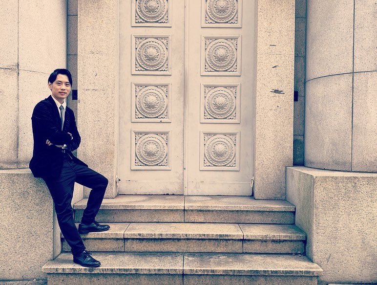 yoyo_magician's tweet image. ついにチケット販売されました‼️

THREE MENの第二回公演

写真は3人で横浜で撮った！
素敵でしょう？？

@wearethreemen 
@ryokunmagic 
@Yurimagician 

#threemen #magician #マジック #オンラインマジック #マジシャン #横浜 #スーツ男子 #マジックショー #memory #iphone撮影 #osmand