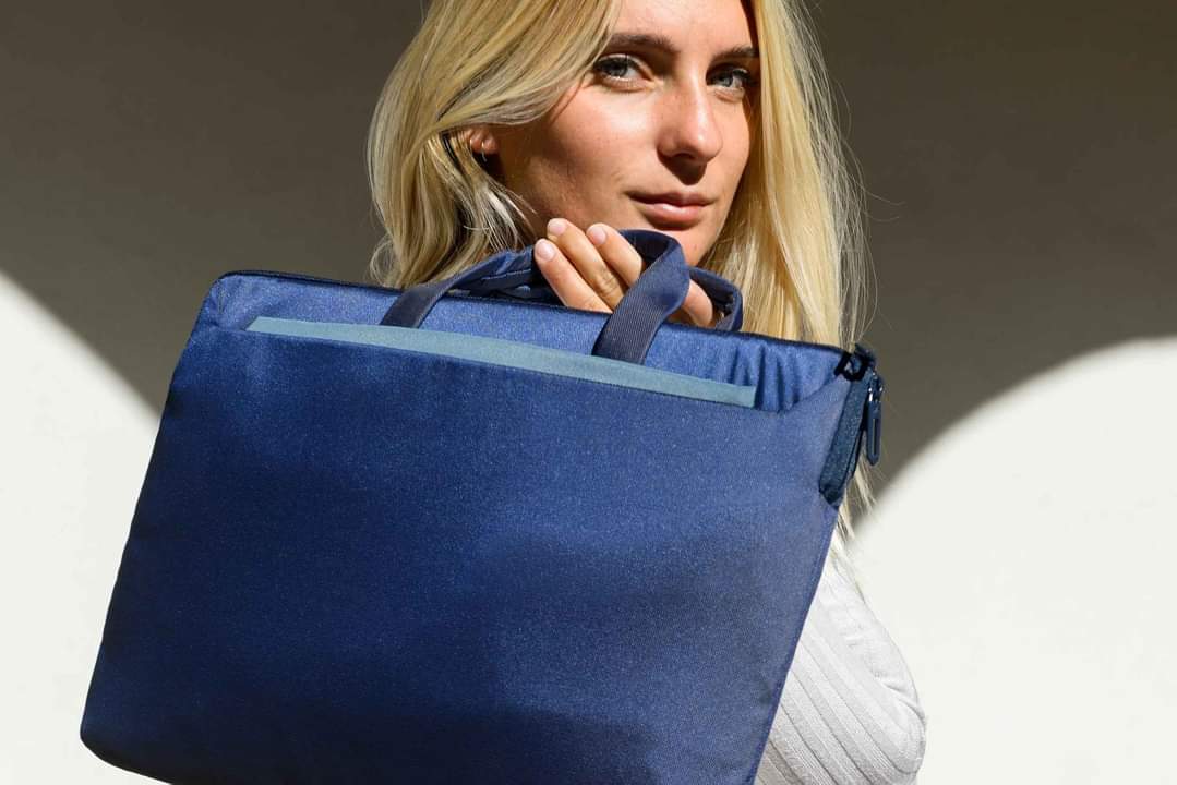 InnoteqApex's tweet photo. High-tech meets function in the Tucano Work Out 3 Super Slim Bag! Focusing on wearable technology, this case integrates your gadgets functionally! Discover it @ https://t.co/VxIWwNZUQm and https://t.co/RyfwVXr4oj! #innoteqapex #targus #StayHome #StaySafe #shoponline #DudukRumah https://t.co/4PXBXXFlY8
