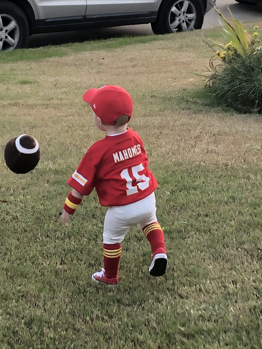 chelsiecrites's tweet photo. My MVP of Halloween. Scout, aka @PatrickMahomes. @Chiefs #ChiefsKingdom #KCChiefs #Halloween2020 #scoutwilder https://t.co/6tt0gfpINE