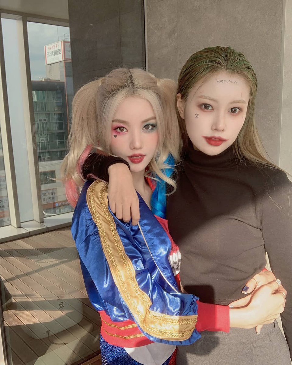 hyewonioey's tweet image. with harley quin