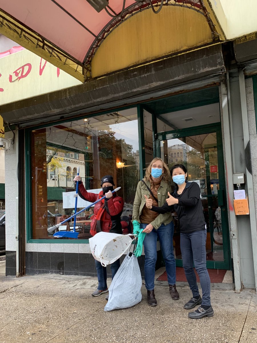 The folks at Grand Sichuan (arguably the best Chinese food in NYC) saw our Community Cleanup volunteers today and came outside to say “thank you!” and to see if they needed anything. NYC is a big city, but it can also feel like a small town. #onenewyork