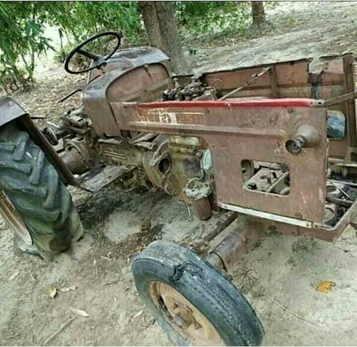 imadarsh_pandey's tweet image. मैंने इस ट्रैक्टर की ट्रॉली बेच दी, इंजन बेच दिया बोनट बेच दिया ट्रैक्टर की सीट भी बेच दी... लेकिन सौगंध मुझे इस ट्रैक्टर की मैं ये ट्रैक्टर नहीं बिकने दूँगा। 😏😜🙈.
.
How many of u think this is relatable to the way bjp govt is working.i.e, by selling all govt properties.