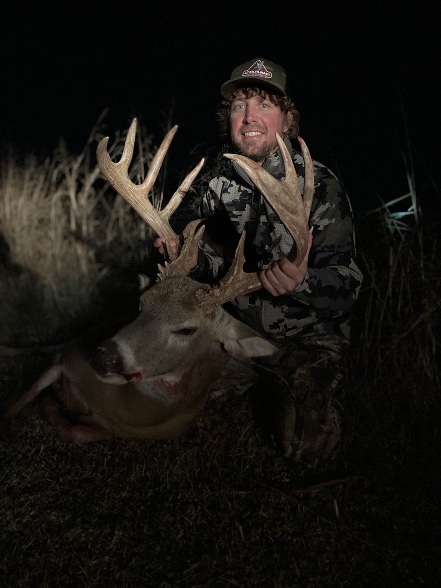 KansasBowhunter's tweet photo. Got it done tonight #bigbuckdown #bowNarrow https://t.co/hyDx5YpBKG
