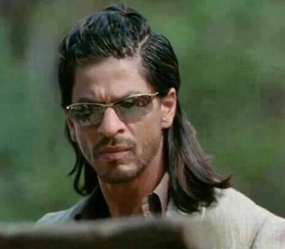 Sneak-a-peek at SRK's new hairstyle