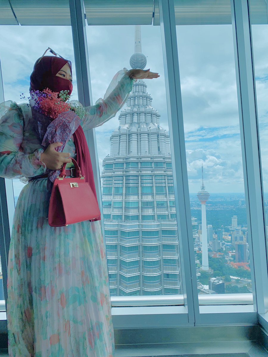  Rm28*Jangan lupa bawak ic, sebelum beli tiket perlu tunjuk Ic. Yang beli online pun sebelum masuk ke bahagian lift ada satu bahagian pemeriksaan barang, disitu akan diminta ic. Alhamdullilah rezeki dapat melihat permandangan yang cantik