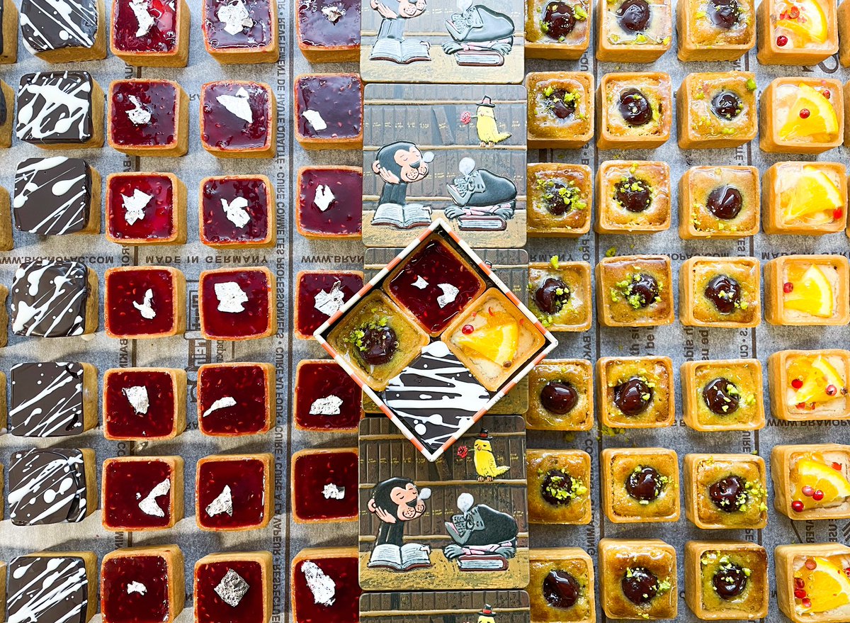 徳田博美 想いが伝わるケーキ屋さん 11月の お菓子のミカタtokyokoboh さんのおかしを猿旅秋缶にて担当させていただきます 中身は4種類のプチタルト オレンジのタルトとピンクペッパーの組み合わせ タルトショコラ チーズのタルトにラズベリー