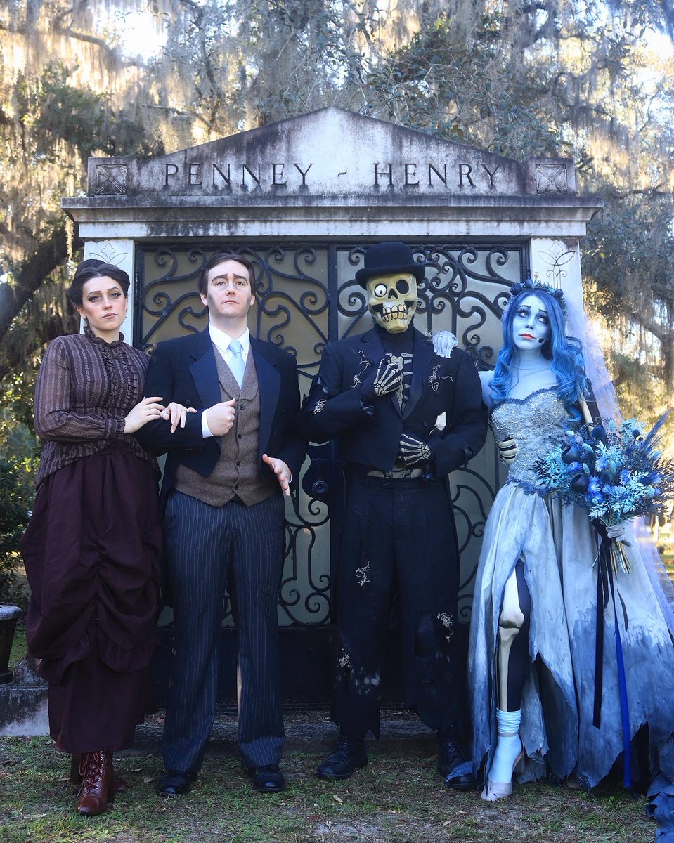 ohbrittanyball's tweet photo. Happy Halloween! 🦋 @dannyelfman #thecorpsebride #timburton #CorpseBride #bonejangles #victorandvictoria #emilyandvictor #HappyHalloween ig: @ withdropsofjupiter https://t.co/tlOM8aNwS7