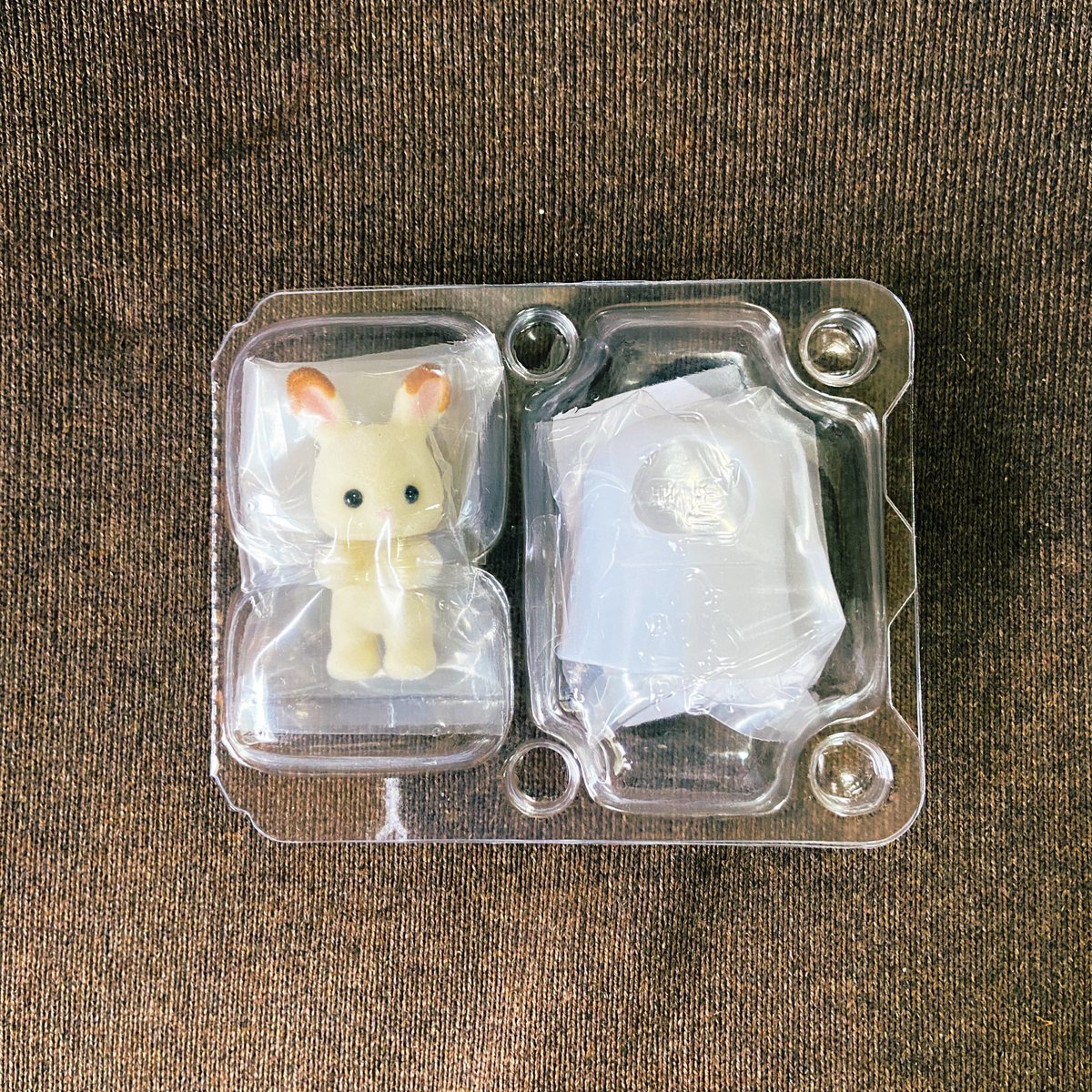 どなたかショコラウサギの👻ちゃんをペルシャネコの👻ちゃんに交換してくれるかたおりませんでしょうか、、、😭ケースからは未開封です