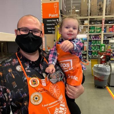 MattHensel90's tweet photo. Hayley trick or treating at 8️⃣9️⃣5️⃣5️⃣ dressed as her daddy #NewProfilePic @Shane_Price2 @lauren_s_angelo @patrickave @alicegreaser @mcgarry_jr @TaraElder1121 https://t.co/Qfi0nybEc5
