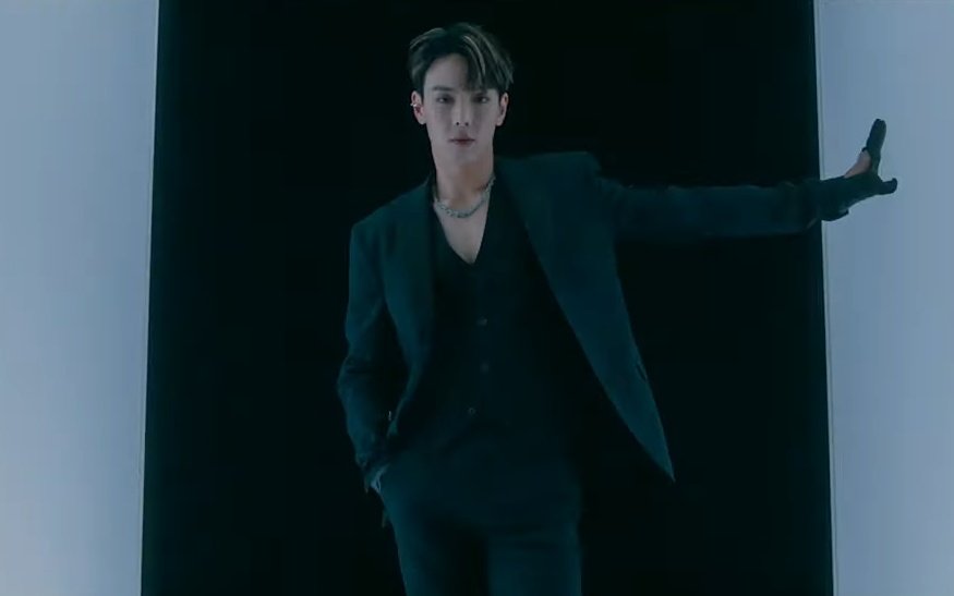_KookieKyun_'s tweet photo. Il nostro Shownu Daddy non delude mai, con uno sguardo mi ha devastata e poi sti guanti! Denuncio lo stilista 🔥
#FatalLoveOutNow
#LOVEKILLA_MV
#MONSTAX #MONSTA_X #MONSTAX_FATALLOVE #MONSTAX_LOVEKILLA #MONSTAX1102COMEBACK #FATAL_LOVE #Love_Killa #LOVE_KILLA #LoveKilla https://t.co/MlVtaqkUHO