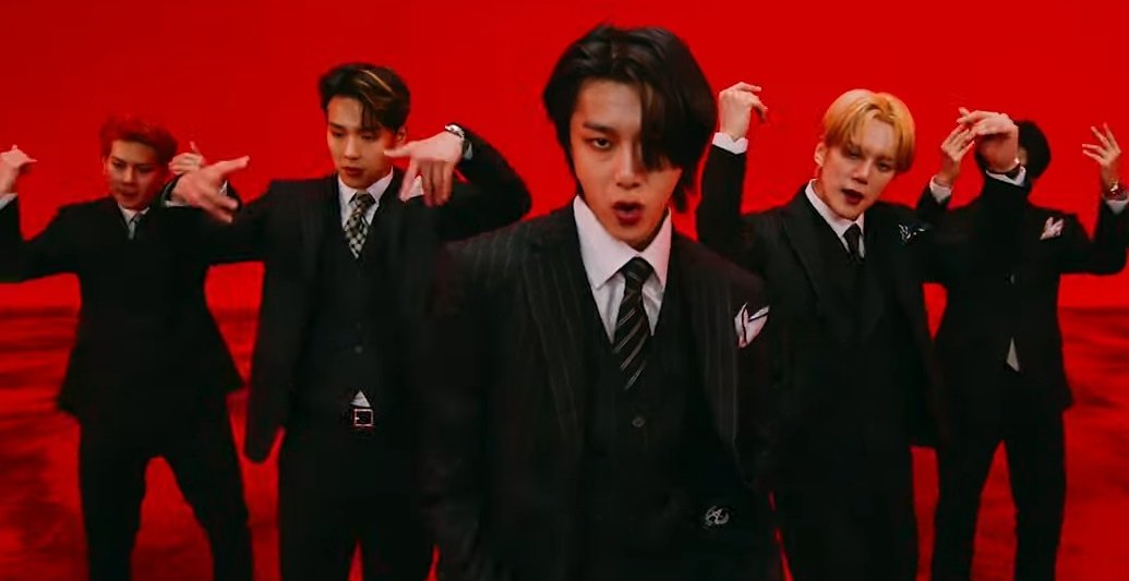 _KookieKyun_'s tweet photo. Qua mi viene da dire " chissà come mai Hyungwon ha lavorato come modello ?" Non riesco proprio a capire ...io morta🔥🤔
#FatalLoveOutNow
#LOVEKILLA_MV
#MONSTAX #MONSTA_X #MONSTAX_FATALLOVE #MONSTAX_LOVEKILLA #MONSTAX1102COMEBACK #FATAL_LOVE #Love_Killa #LOVE_KILLA #LoveKilla https://t.co/iCWLyMwhZm