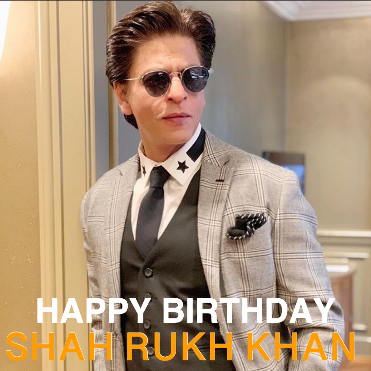 boxofficeindia's tweet photo. #TeamBOI wishes @iamsrk a very Happy Birthday. 

#HappyBirthdayShahRukhKhan #HBDShahRukhKhan #ShahRukhKhan https://t.co/oJ7fLT6h1c