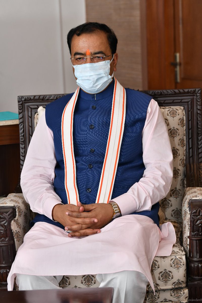 kpmaurya1's tweet photo. आइये, हम सब जन आंदोलन में शामिल होकर सामूहिक रूप से COVID-19 महामारी के खिलाफ लड़ें और #Covid19 के अनुरूप व्यवहारों को अपनाएं। 2 गज की दूरी, मास्क है ज़रूरी।
#IndiaFightsCorona #DiwaliWithMask #MaskNahiToTokenge #CoronaKoRokenge https://t.co/JV9bZbwVto