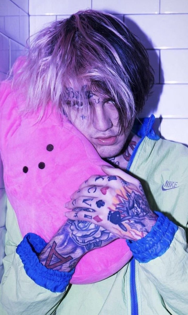 apathyqt's tweet photo. Happy birthday lil peep thank you for helping me through every struggle in my life and always being there for me even if you don’t know it💔 https://t.co/Da5EfzxhOs