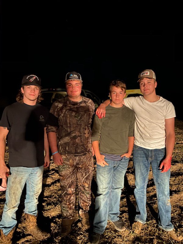 sawyer_ridner1's tweet photo. Little brother got his first deer tonight, me and @LaneGilbert7  couldn’t be more proud https://t.co/zNyYL7cf2y