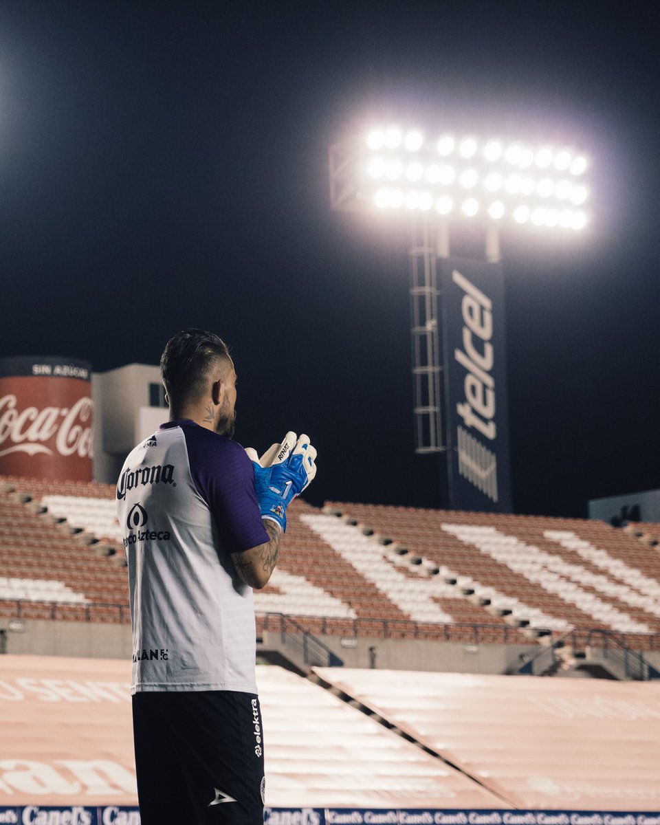 mafraga87's tweet photo. Con la vista siempre hacia delante #Fraga #3 #kancerbero #futbol #Mexico #portero #goalkeeper #mazatlan https://t.co/weUELvU6JX
