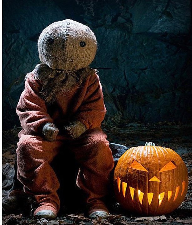 تخيل أن الهالوين بأزيائه المرعبة المقززة كان من أعياد المسلمين !؟

لتحدثوا وقالوا : إن عيدهم يدعون إلى العنف والارهاب و علقت بعض قنواتنا وقالت : تراث وحشي ؟!

ولكن بما أن العيد وثني وغربي فالاحتفال به وجاهة وتحضر  ويقام وفي "أرقى المدارس ، أمر غريب فعلاً🤷‍♂️