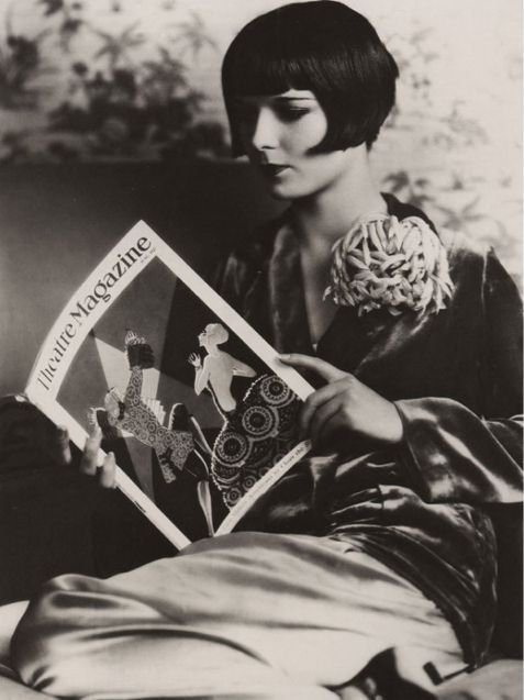 愛書家日誌 シアターマガジンを読むルイーズ ブルックス 19年代に活躍したアメリカの女優です 本を読む人 T Co Lxnri9e6qd Twitter