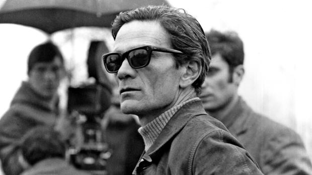 “Finché l'uomo sfrutterà l'uomo, finché l'umanità sarà divisa in padroni e servi, non ci sarà né normalità né pace. La ragione di tutto il male del nostro tempo è qui.”
PIER PAOLO PASOLINI

#ArpeggiDellAnima #Pasolini #2novembre @CasaLettori #AccaddeOggi