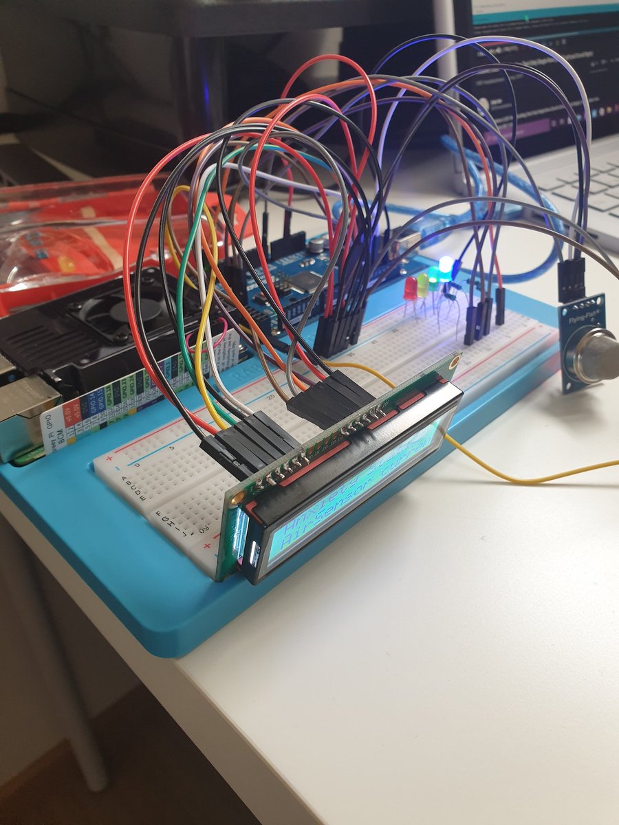 Este puente hemos arrancado ya el pet project (tarde de ayer y mañana de hoy).

Por ahora Arduino nos da menos problemas con la Anxiety Station que cuando trabajamos con Javascript of Things para el InmunoGame.