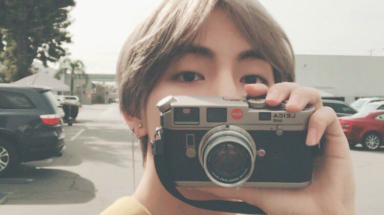tetesgallery's tweet photo. it’s his trademark 📸 https://t.co/YpukhePVpm