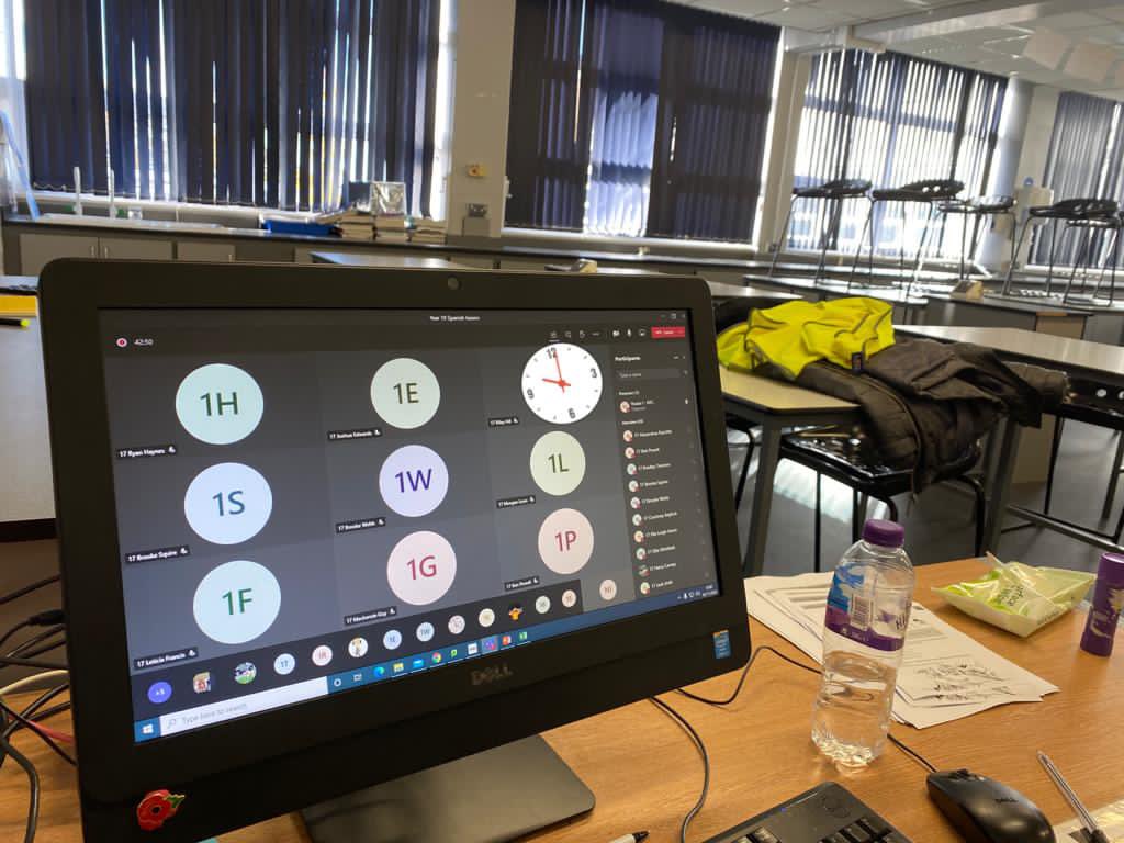 PoolHayesAcad's tweet image. A Year 10 Spanish online lesson is in full flow. An empty room but 26 students online and working!