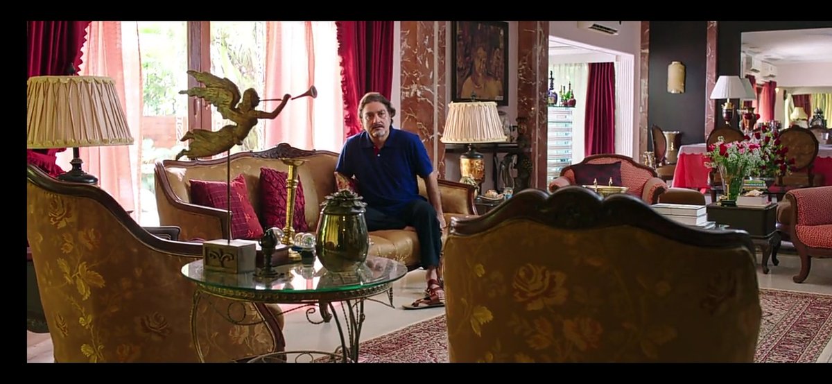 When Raghu reaches Harman's house we can simply expect something violent to happen as he disclosed to Harman that he knows about what he did to Misha and Robin... Also there is a bunch of red roses kept on the side table @pathakvinay