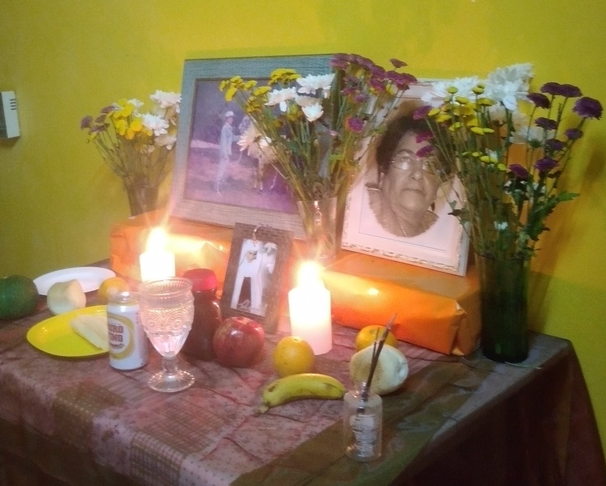 Como especial por el día de muertos la familia real decidió hacer un altar en honór a sus difuntos.