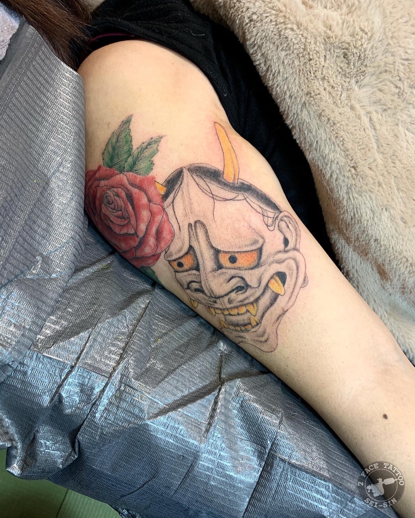 2face Tattoo Studio フリーハンドで お客さんの猫ちゃんも しっかり参加してました Thanks タトゥー タトゥー女子 タトゥーデザイン タトゥースタジオ タトゥーガール 刺青 刺青女子 刺青女 刺青師 和彫り 和彫り女子 出張彫り
