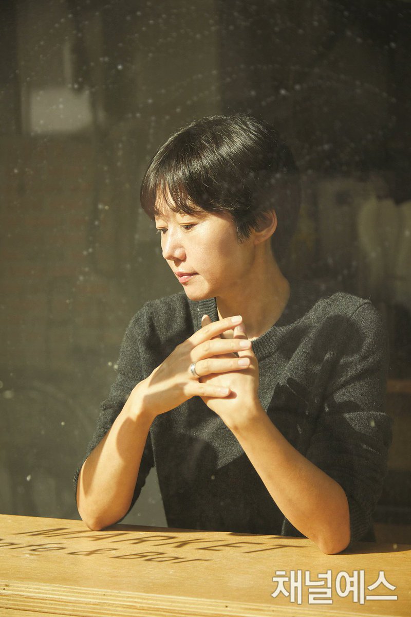 #보건교사안은영 #이경미감독 #넷플릭스

사는 일이 참 버겁다고 느끼시는 분들께 안은영이 위로가 되면 좋겠어요. 때론 어쩔 수 없다는 사실을 받아들이고 포기할 때 버틸 수 있는 힘이 생기기도 해요. (이경미 인터뷰 중에서)

m.ch.yes24.com/Article/View/4…