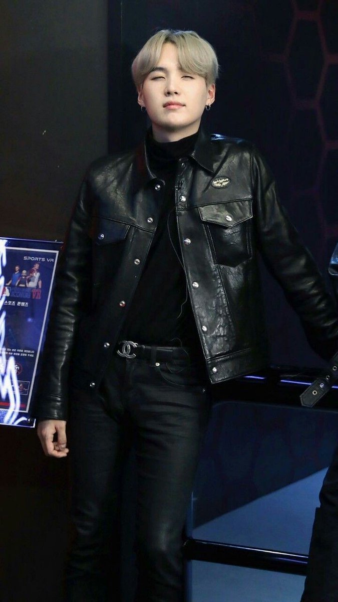 BTS in leather: a thread, because it's one of my favorite things.