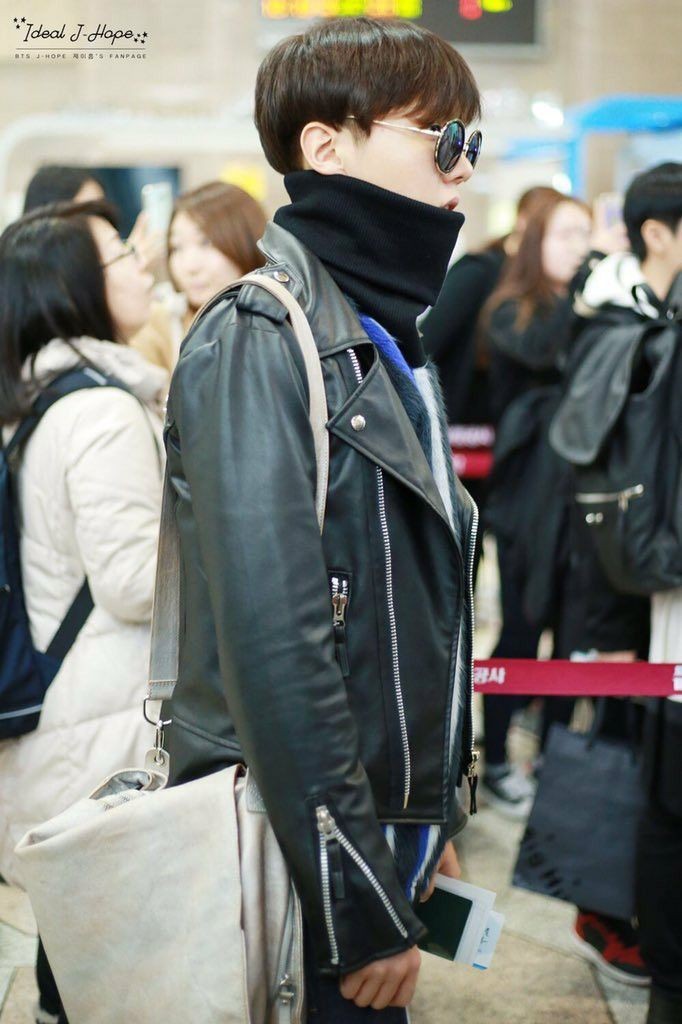 BTS in leather: a thread, because it's one of my favorite things.