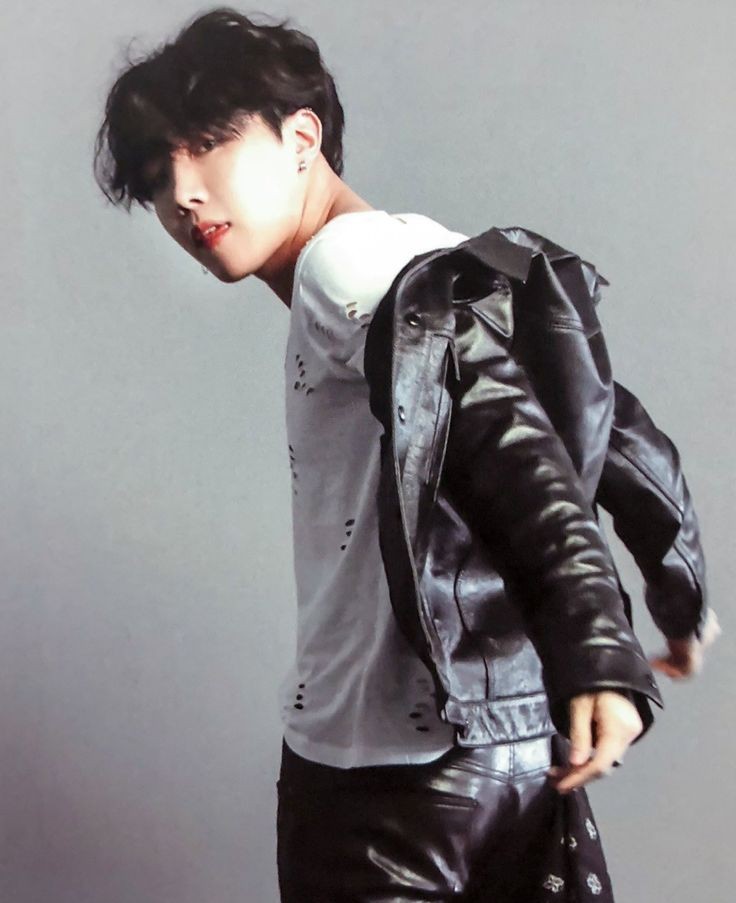 BTS in leather: a thread, because it's one of my favorite things.