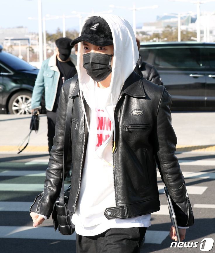 BTS in leather: a thread, because it's one of my favorite things.